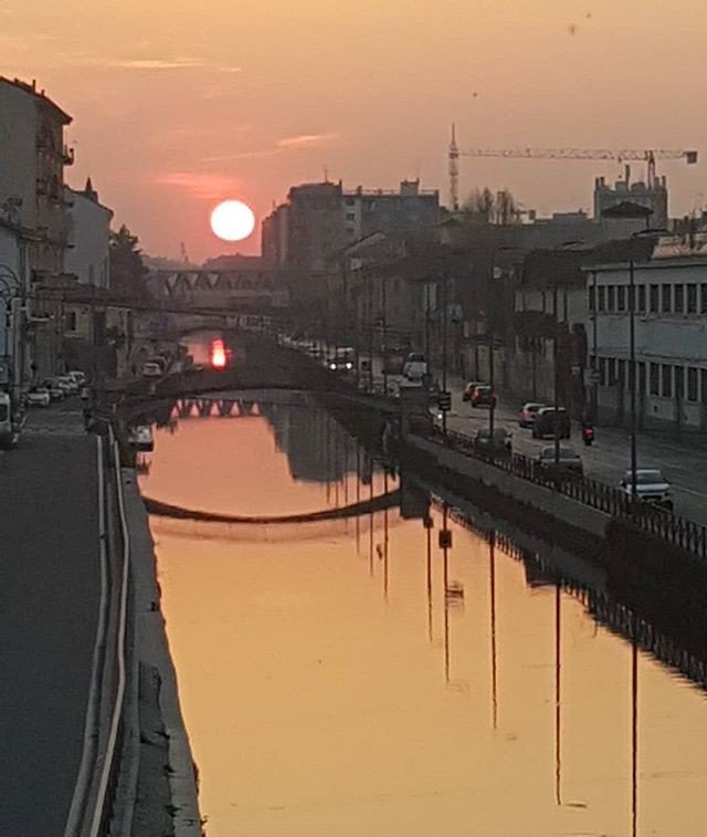 albarunnerworld's tweet photo. https://t.co/91rjshtpPp Ripagarsi il biglietto con questi spettacoli per la fatica di essersi alzato presto . #albarunning #albarunner #albarun #runfree #runhard #runtoinspire #run2run #running #run #runnersofinstagram #corrieimmaginadivolare #milanonavigli #sole #alba #runforl… https://t.co/QI8PpORw34