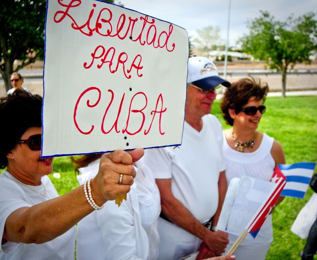 #Cuba=SUMA Y SIGUE: 59 años de Dictadura Castrista #CubaDemocraciaYa
#CubaDecide
#Cuba
#DerechosHumanos
#NuestroApoyoALosCubanos micolumnablog.wordpress.com/2018/04/20/cub…