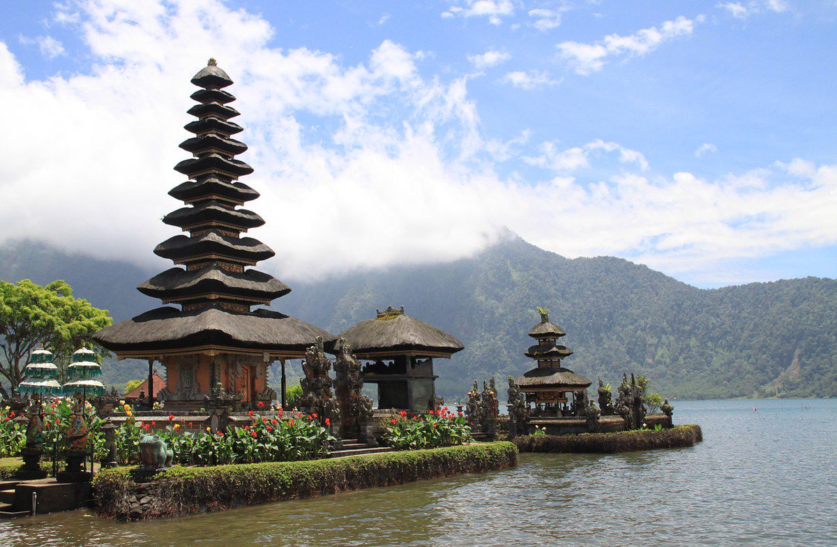 AMISCULTURESVOY's tweet image. JAVA, BALI ET LES CELEBES - 19j - 2.990 €
DÉPARTS 2018 👉 amisvoyages.com/java-bali-et-l… …
Contactez-nous : amivoyage@sfr.fr / (33) 1.44.24.08.76
#amisculturesvoyages #voyages #Indonesie #Bali #Java #volcan #Asie #culture #tourisme #nature #travel #vacances #Indonesia #destination