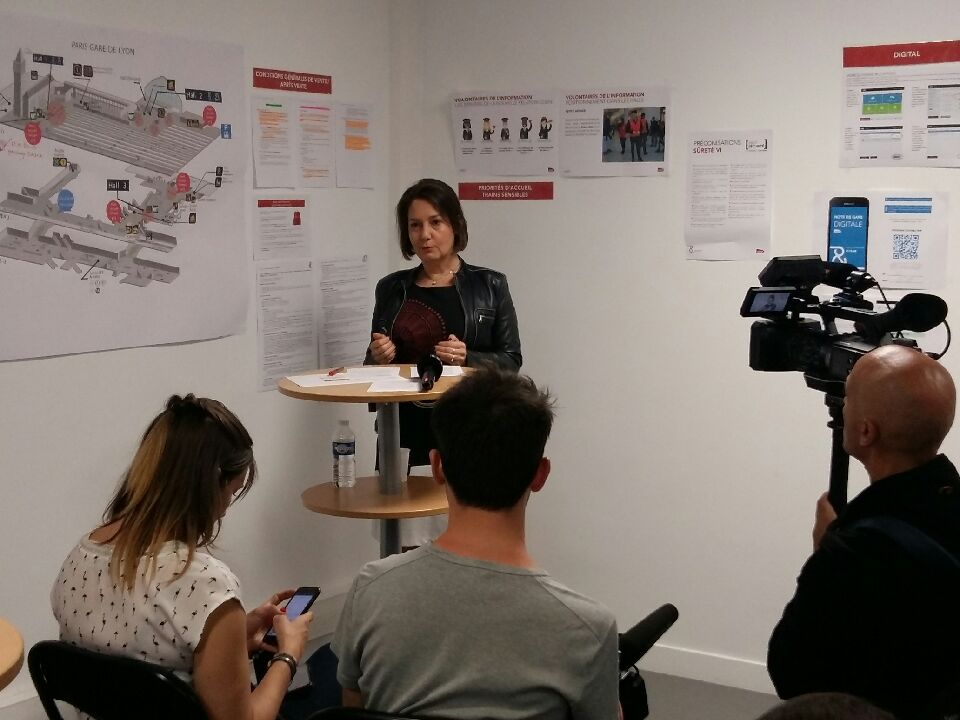 [COMMUNICATION VOYAGEURS] Nous garantissons à nos clients qu’ils peuvent voyager à bord de tous les #TGV ouverts à la vente, les jours de #grève jusqu’à fin avril. Et en +, des #petitsprix sont dispo sur @ouisncf, en gares &amp; boutiques et en agences agréées #SNCF cc @RPicard_SNCF