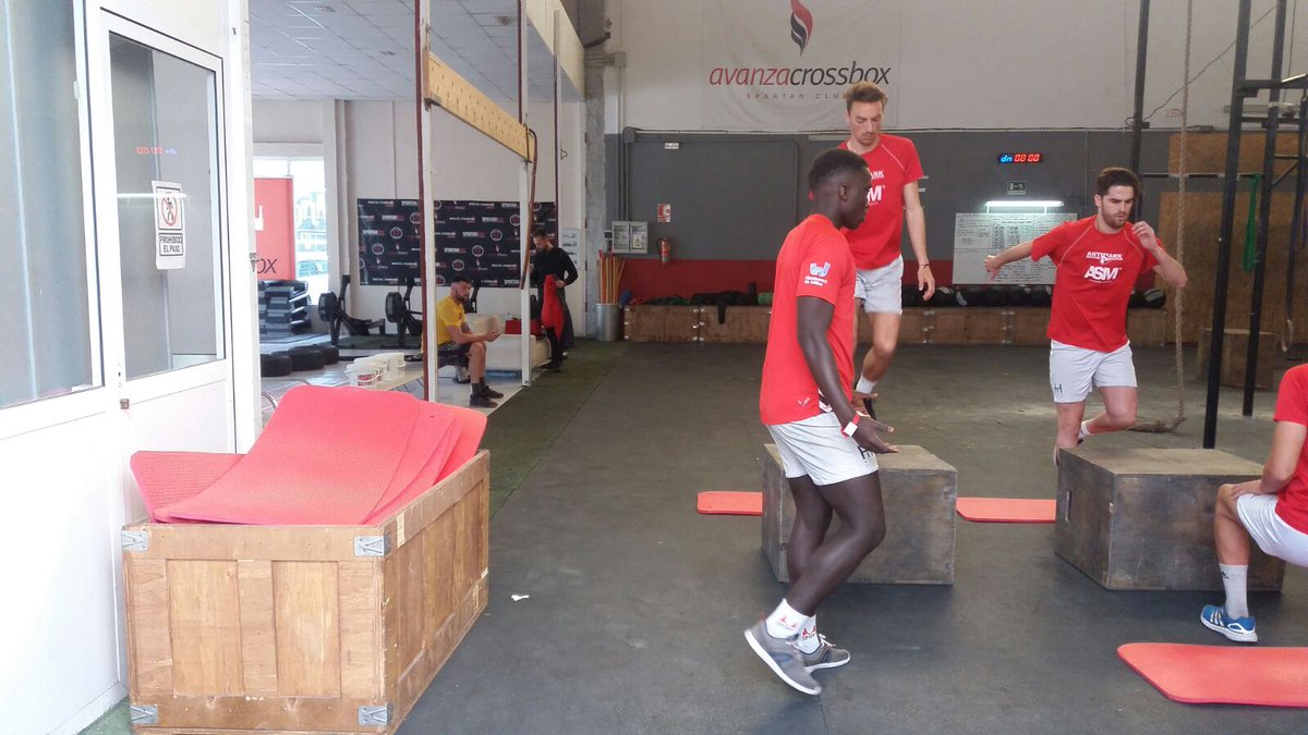 El CD Olimpic, ayer, preparando el próximo partido frenteal Paiporta! Horari matinal per al pròxim partit del primer equip al Paiporta en nuestras instalaciones! #PaiportaOlímpic #TerceraG6 #AvanzaconelOlimpic #avanzafitness #avanzacrossbox #OrgullXativí