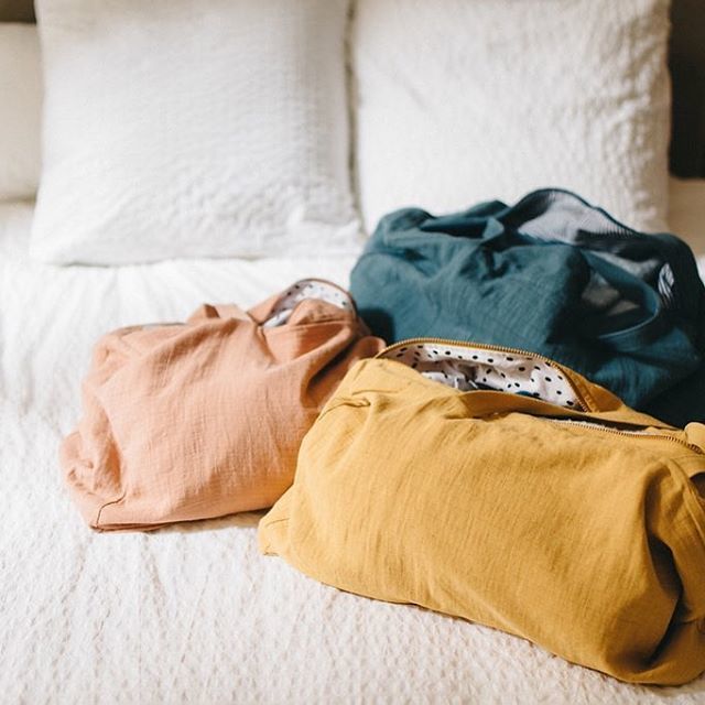 ✨DÉPART EN WEEK-END ✨
Et toi tu prends lequel pour ton week-end 🤔😄🙃?! #mombag #moutarde #poudre #bleu #mapremierebox #mamanautop