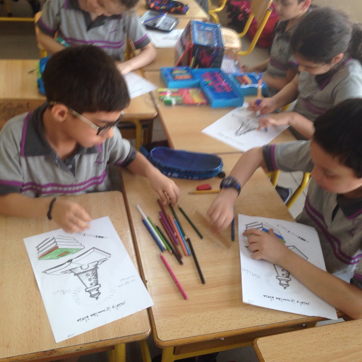 تتسابق الأفكار وتتزاحم الكلمات لتنظم عبارة يعبر بهامتعلمو الثاني عن مدى فخرهم واعتزازهم برجال عظماء أناروا دروب المستقبل.  @DawhaHighSchool