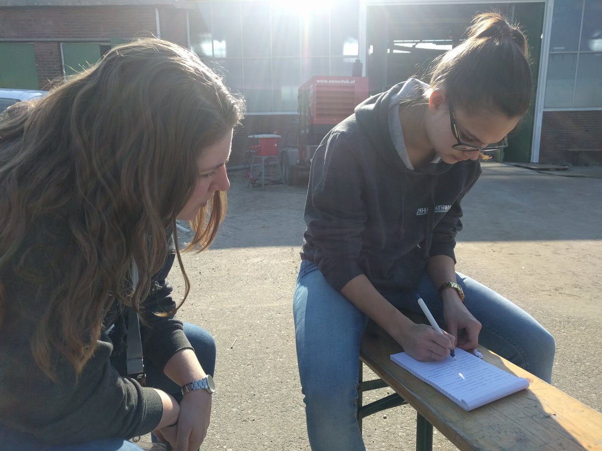measuremuntend2's tweet photo. In het zonnetje onze pitch voorbereiden en de laatste puntjes op de i zetten. Om 12:20 is het zover: onze laatste onthulling van de oplossing. #ZRHackathon #zeelandrefinery #zonnetje #heerlijkweer #creatief https://t.co/j2p4ymBaqc