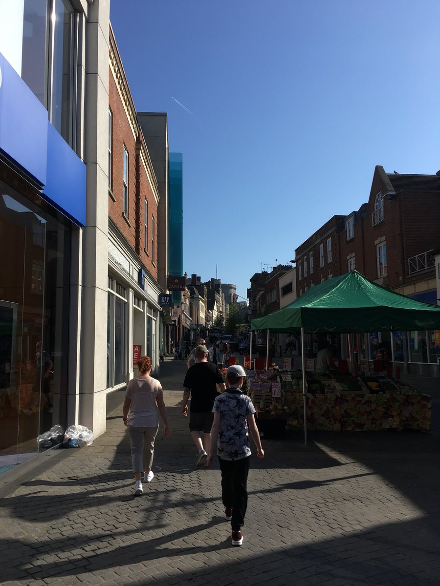 TotallyVideoUK's tweet photo. Gotta love Windsor in the sun! Time for a meeting now 👍🏼👍🏼☀️☀️#videproduction #video #windsorlife #lovinglife https://t.co/XewgeOQt4p