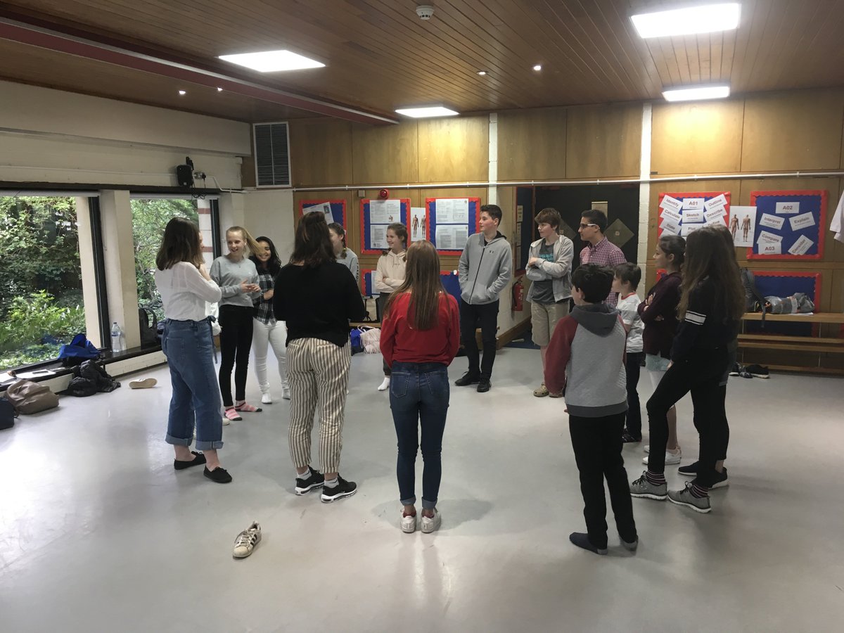 Great start to House Drama today! Imogen, Jemima and Phoebe leading a group warm up 👌🏻 #hilliardshouse #housedrama