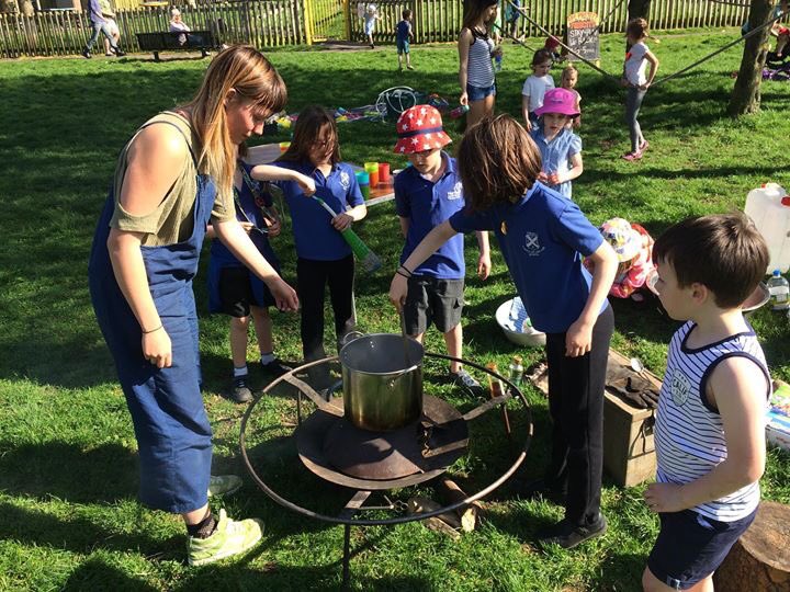 Amazing 2 have <a href="/APEProjectCIC/">A.P.E. Project CIC</a> Stay &amp; Play in #MaskeleyneAvenue #Park - in term-time on Thursday’s afterschool ‘til Summer; all day Stay &amp; Play Weds 30th in half term 😁😁☀️☀️☀️COME &amp; PLAY! Free outdoor play sessions for children &amp; their families thx <a href="/QuartetCF/">Quartet CF</a> 4 support