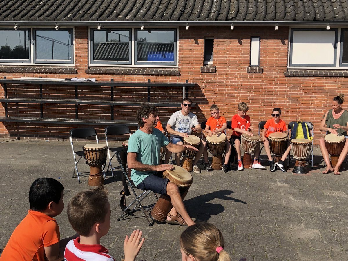Gertjan_deVogel's tweet photo. Wat een feest @HW_Actief. Maar, natuurlijk alle respect aan alle lokale aanbieders/betrokkenen @highwaysport #muziekmees @GojukaiNL @StichtingCavent band @Kippenrenners @RodeKruis #fitmission #thescrumnr2 @vvnsvv @DIOnumansdorp @SKOC9 #lisalottedancevent @MeerWaard1 #kravmaga https://t.co/TRzXWchk9R