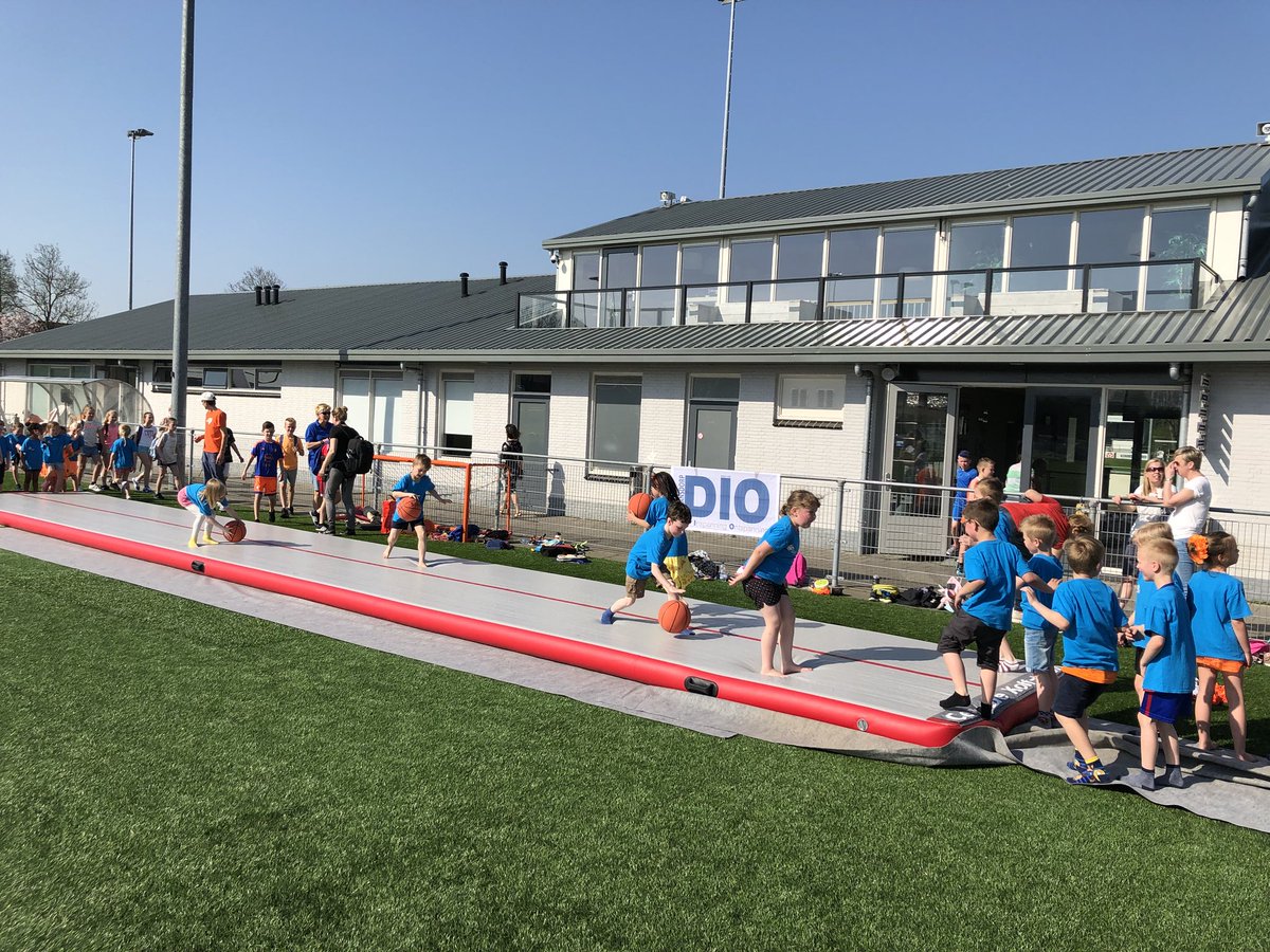 Wat een feest <a href="/HW_Actief/">Hoeksche Waard Actief</a>. Maar, natuurlijk alle respect aan alle lokale aanbieders/betrokkenen <a href="/highwaysport/">Highwaysport</a> #muziekmees <a href="/GojukaiNL/">Goshinkan Gojukai</a> <a href="/StichtingCavent/">Stichting Cavent</a> band <a href="/Kippenrenners/">Kippenrenners.roparun</a> <a href="/RodeKruis/">Rode Kruis</a> #fitmission #thescrumnr2 <a href="/vvnsvv/">NSVV Numansdorp</a> <a href="/DIOnumansdorp/">DIO Numansdorp</a> <a href="/SKOC9/">SKOC de Hoeksche School Kinderopvang</a> #lisalottedancevent <a href="/MeerWaard1/">Meer Waard</a> #kravmaga
