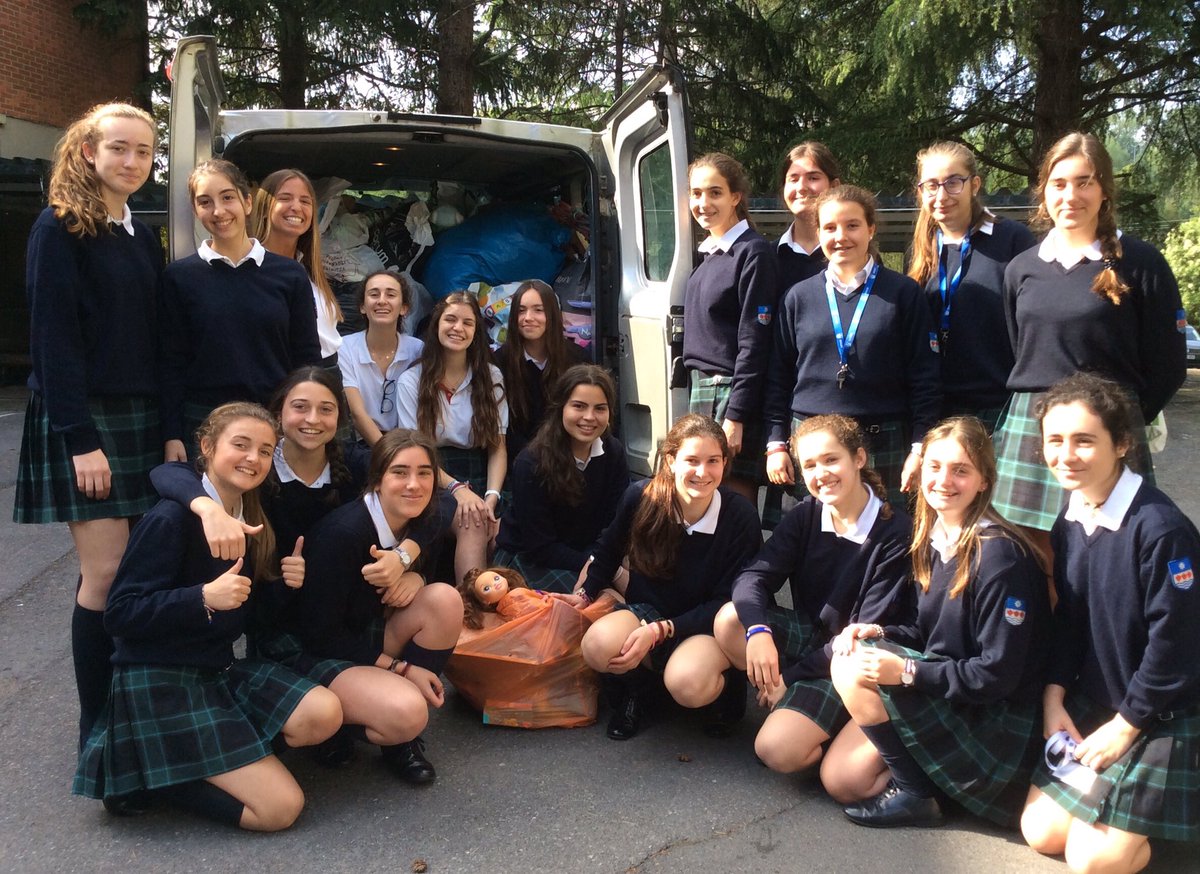munbilbao's tweet image. Today, our 4 ESO MUN students have loaded up the school van to make its second trip to #caritas with all the donations from #Ayalde students towards our #SDG #SDG1 #EndPoverty project.