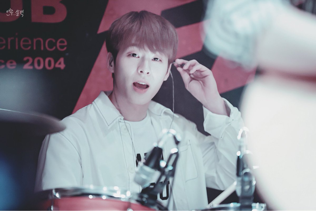 OSS_1995's tweet photo. 180325 Sugar concert at CLUB FF
#μ€μΉμ #HONEYST #νλμ€νΈ #μΉμ #Seungseok #OSS_1995 https://t.co/SCJZU7Lzqh