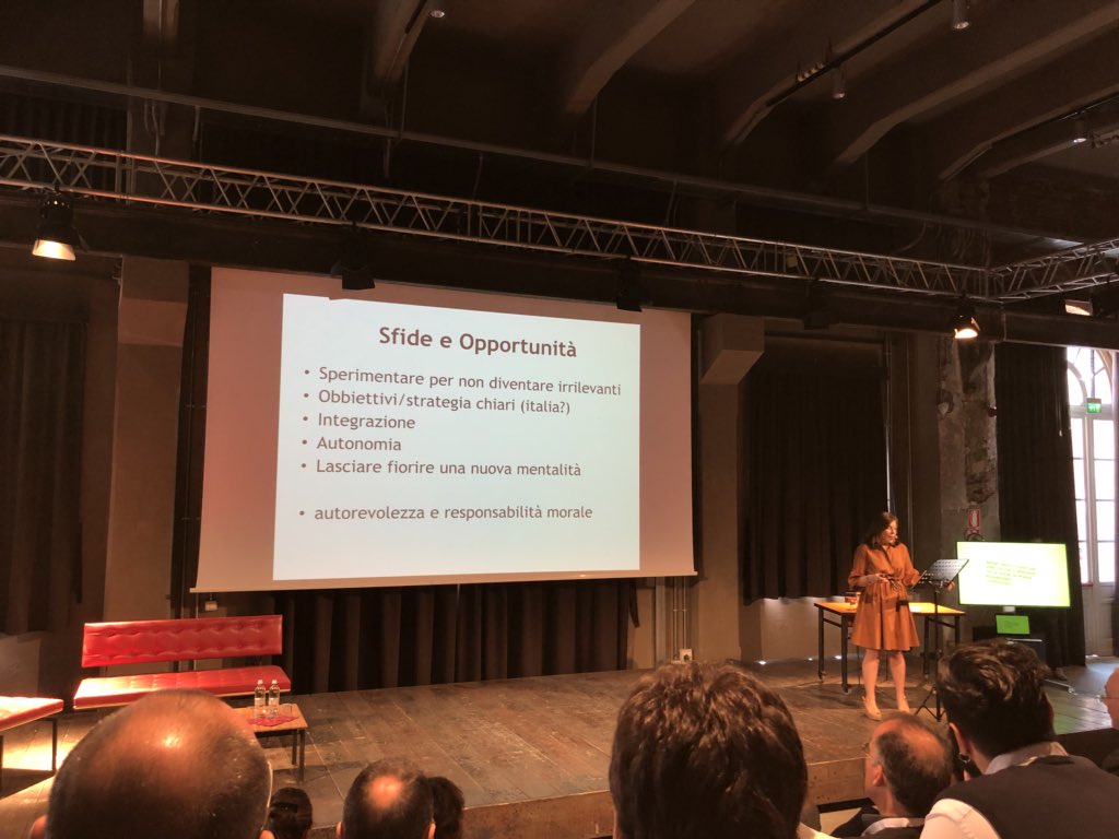 vanoni_ale's tweet image. Messaggi chiari tutti quelli che fanno news e comunicazione: “sperimentare per non diventare irrilevanti, integrare, dare autonomia, lasciar fiorire talento (competizione e anche ambizione!). E si: autorevolezza”. Chapeau. @BarbaraGSerra #scuolaholden #channelnetwork