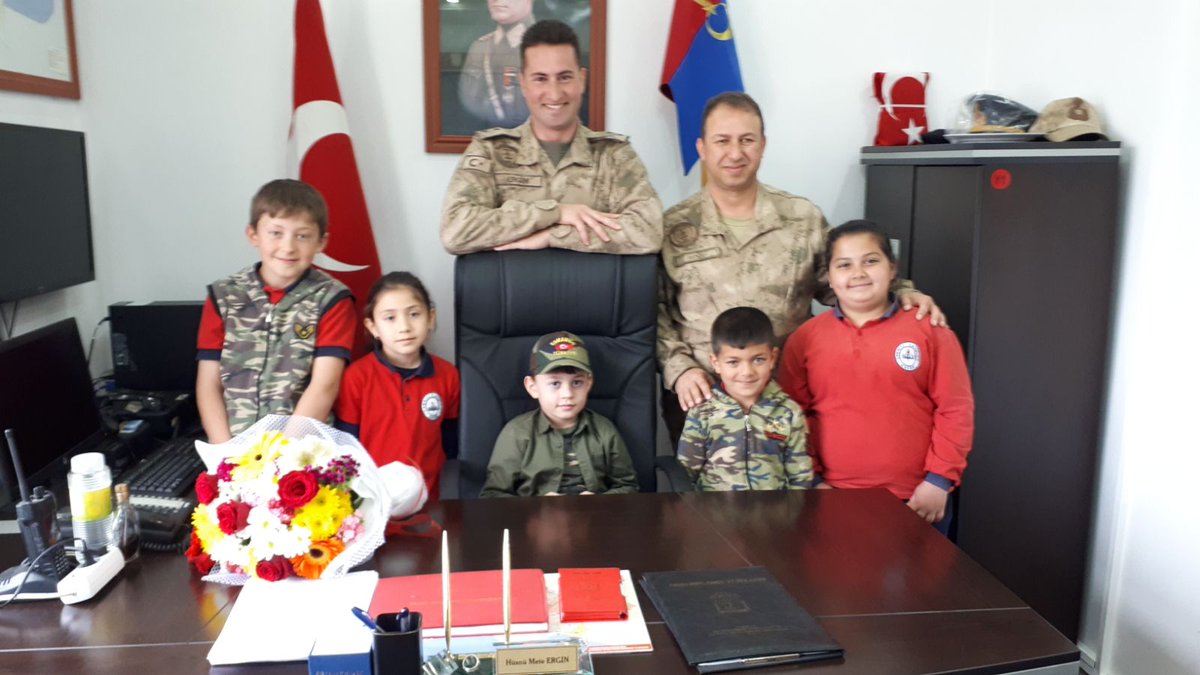 Çakallı İlkokulu öğrencileri 23 Nisan Ulusal Egemenlik ve Çocuk Bayramı Kutlama Programı çerçevesinde Kavak İlçe Jandarma Komutanlığını ziyaret ettiler"Geleceğimizin TSK Mensupları"#samsunokumavakti  #coskunESEN57  #SamsunMaarifHareketi  <a href="/KavakMem/">KavakMem</a>  @AygnKazim <a href="/EbaSamsun/">EbaSamsun</a>