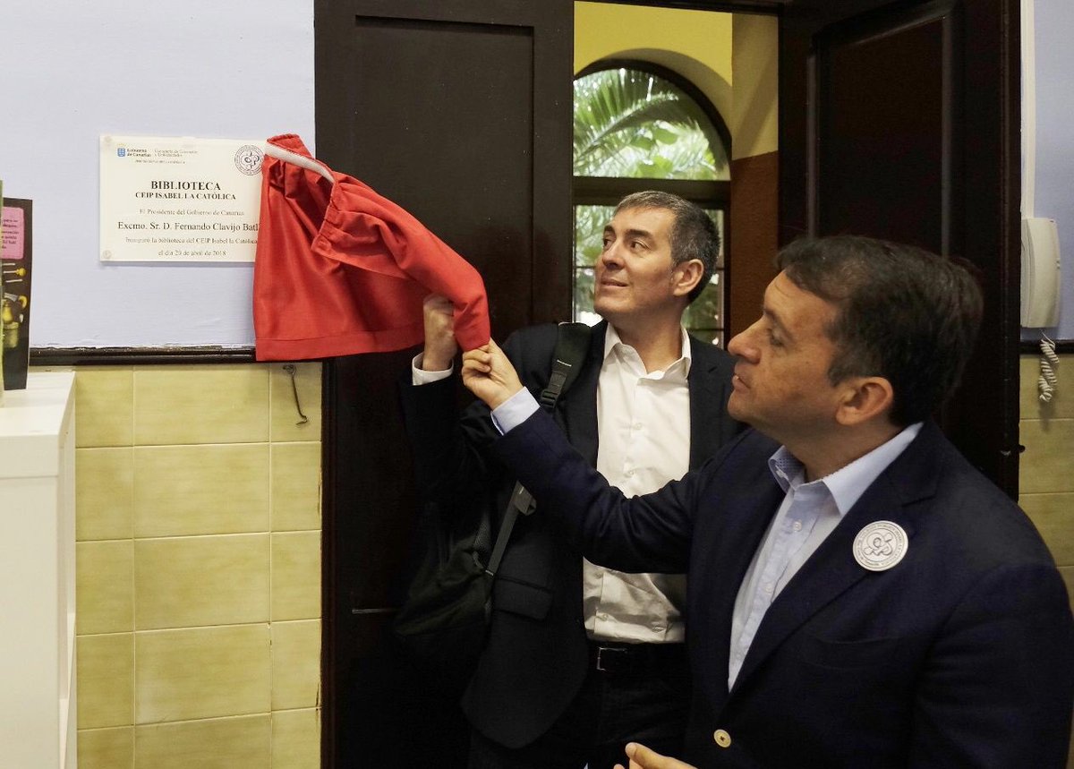 FClavijoBatlle's tweet photo. Una #Educación pública eficaz, con capacidad de adaptarse a los nuevos tiempos y de preparar mejor a las generaciones futuras. Enhorabuena a la comunidad educativa y a los alumnos del CEIP Isabel la Católica en Santa Cruz de Tenerife. Ustedes lo hacen posible. https://t.co/PJJy5fRUBg