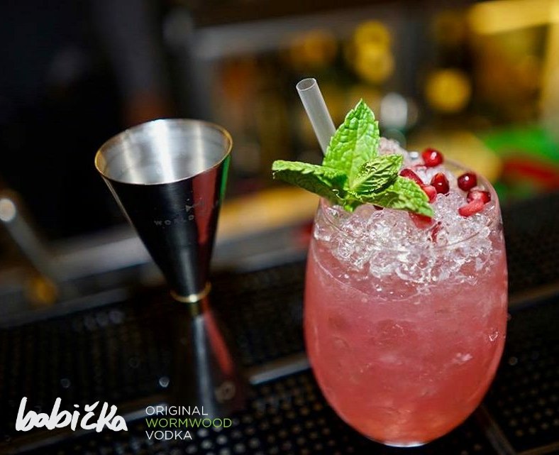 babickaiberica's tweet photo. Desde Babička Vodka España os deseamos un ¡Feliz fin de semana! 😃 

👉🏼 ¡No olvides pedir tu cóctel Babicka y haz tu viernes perfecto!

 #AREYOUIN? https://t.co/22P3CJASs6 🍹 https://t.co/5x5MfesGuj