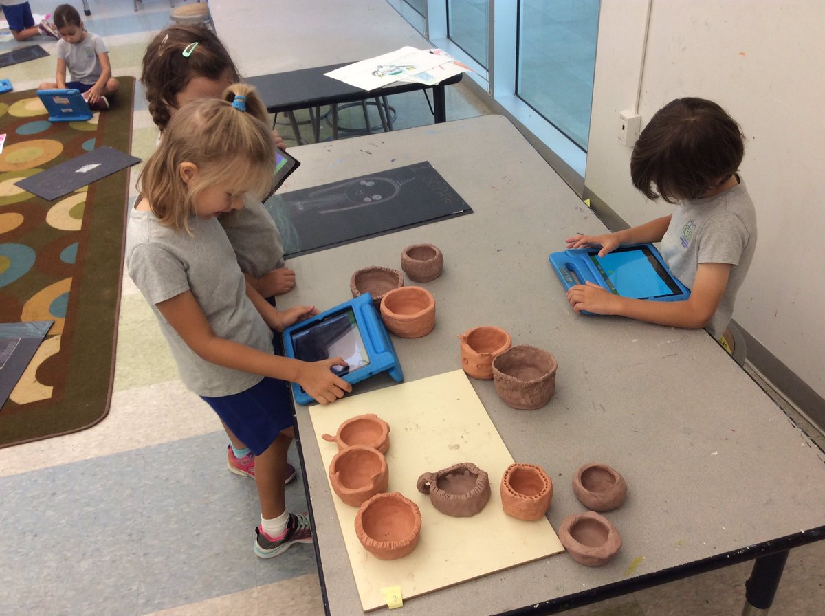 msjessicaart's tweet photo. CIS students hard at work creating 30Hands presentations for the upcoming student-led conferences! Recording and reflecting :) #cisinspires #esart #30hands https://t.co/VKt4sjbBfv