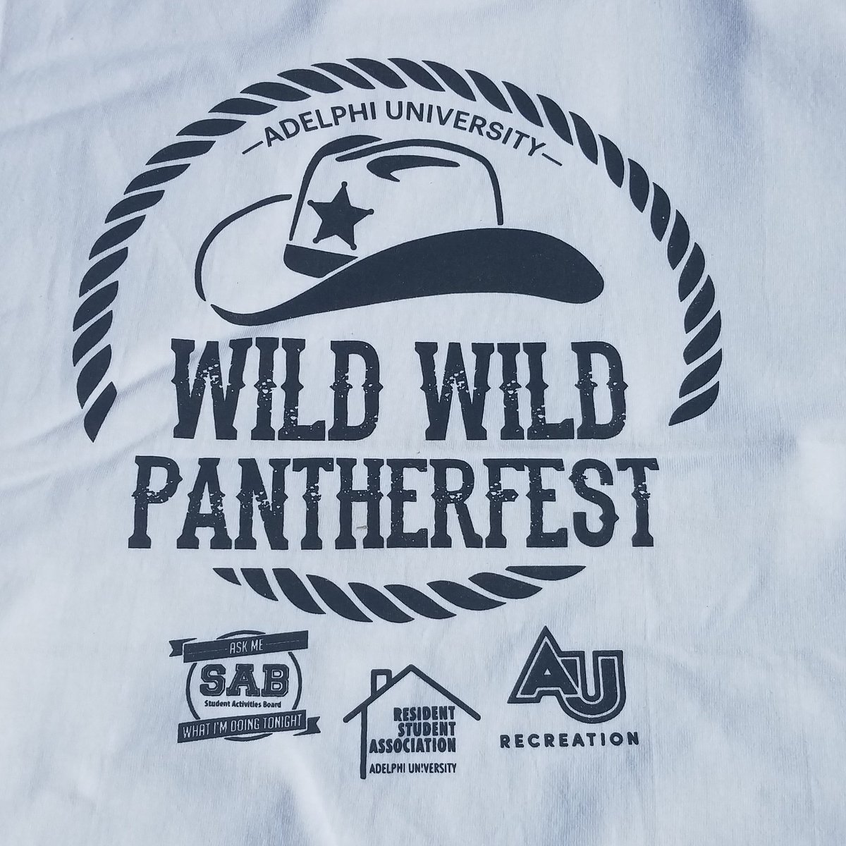 AdelphiSAB's tweet image. WILD WILD PANTHERFEST STARTS AT 11 ON LEVERMORE LAWN! Be the first ones here to grab a FREE t-shirt! #AdelphiSAB