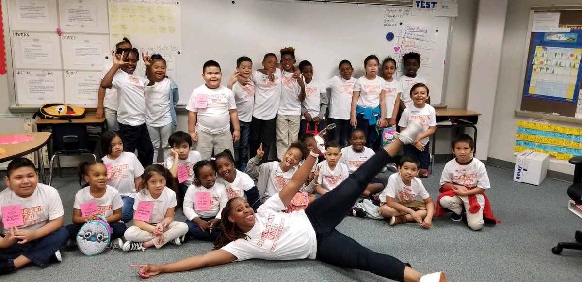 DaundraH's tweet photo. When the teacher is supper hype about the 2nd grade field trip! #NaturalMuseumOfScience #MsHenry’sClass https://t.co/yDWp1OQq1v