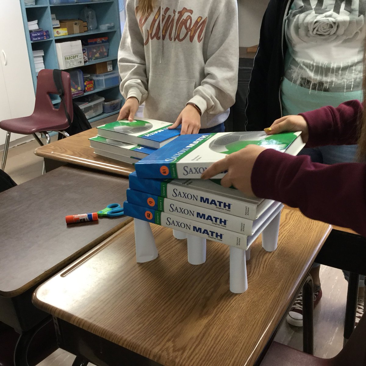 WESJefferson5's tweet photo. Engineering Challenge 3: Using only materials provided to build a structure to hold the most textbooks at least 1in above desk! #wes56 #cpsred https://t.co/PqXA76MsYJ