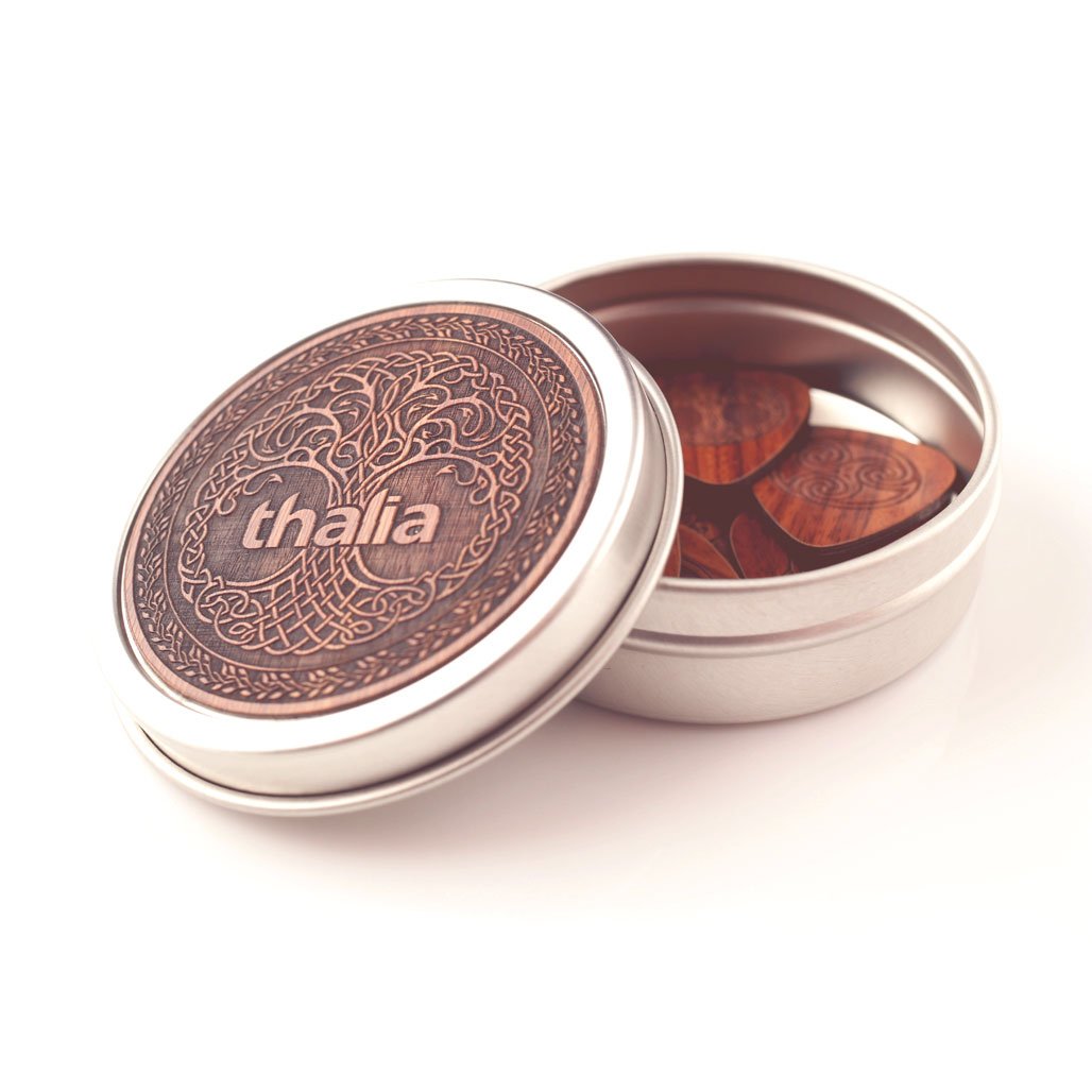 ThaliaCapos's tweet photo. #fancypickfriday. Introducing new Celtic Engraved Picks! 12 new beautiful designs, available as 2 sets: Celtic Knot and Celtic Design. They come in a handy storage tin, and you can order 6, 12, or 18. More info here: https://t.co/HywietsyIY
.
.
#thaliapicks #celticdesign https://t.co/rv9SOqbadq