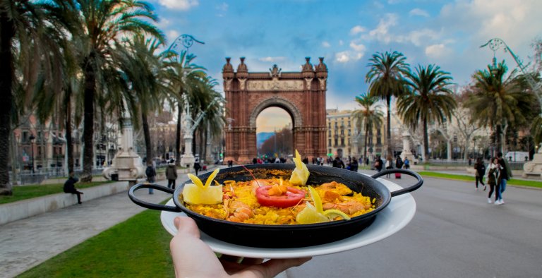 ISAabroadKY's tweet photo. Many thanks to ISA student blogger Joseph Michael for this week’s #FoodFridayISA! Want to try paella for yourself? 🥘 It’s not too late to register for a summer program in Barcelona or Santander, Spain! Head to https://t.co/kpNSsH4l41 to apply!

#isaabroad #isaabroadky #food https://t.co/VIqWKirYfx