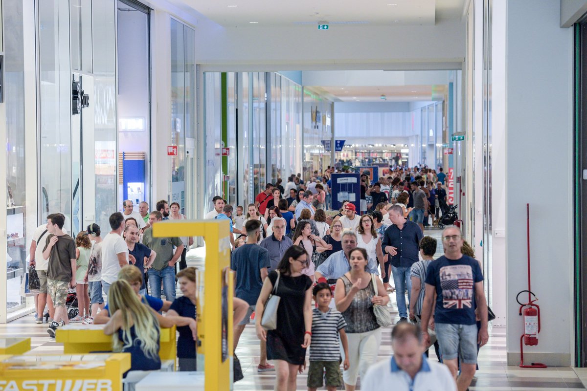 GrandApulia's tweet photo. Due piani dedicati agli acquisti ed un'infinità di servizi dedicati a te e alla tua famiglia, tutto questo è il #GrandApulia! 

#shopping #puglia #Foggia https://t.co/QukM279b7w