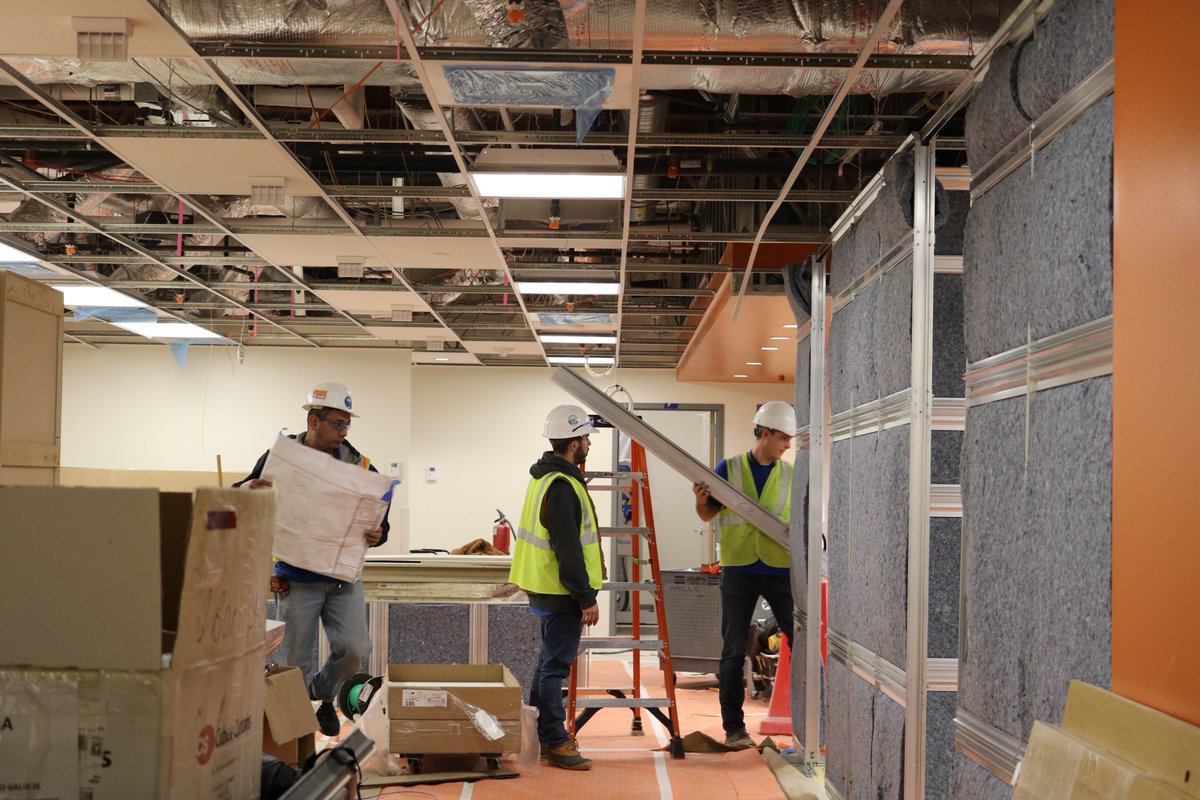 elementsofwork's tweet photo. Building the @office of the future, one @DIRTT panel at a time! #GreatDesignFriday https://t.co/B0Lhi7DWLD