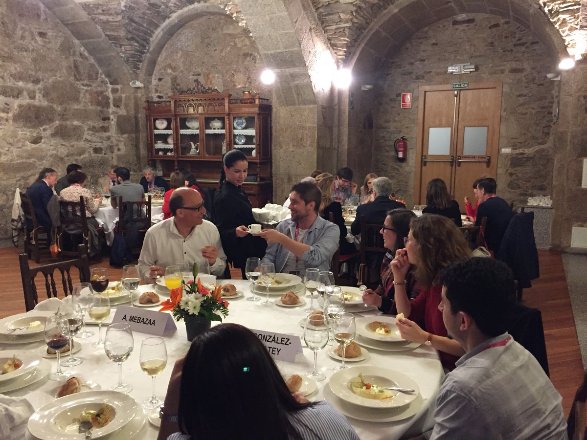 Lunch with the Legends. Cardiologist in training and Fellows have had the opportunity to interact with Bernard Gersh, Stuart Pocock, Adnan Kastrati, Alex Mebazaa, Christian Mueller, Felicita Andreotti and Aldo Maggioni #Isquémica18
