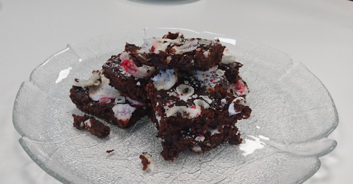 EnestedtCo's tweet image. Polkagrisens dag + Sandras födelsedag = firande på kontoret 🎉🎈