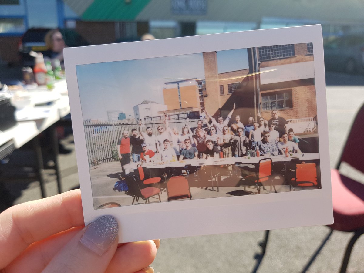 _katiesherdley's tweet photo. Afternoon with my work family in the sun with a BBQ @vintagecashcow #FridayFeeling #BBQatwork https://t.co/orPqJvqmu8