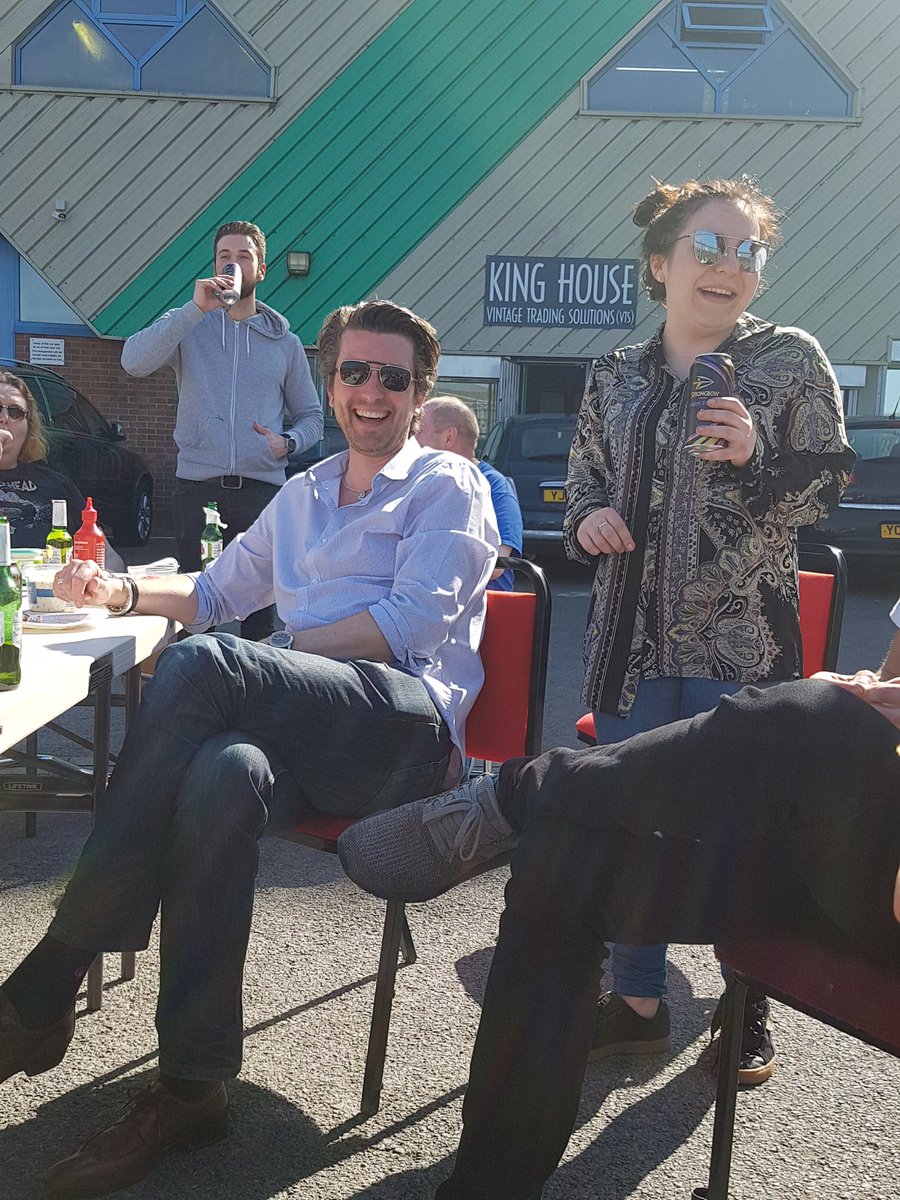 _katiesherdley's tweet photo. Afternoon with my work family in the sun with a BBQ @vintagecashcow #FridayFeeling #BBQatwork https://t.co/orPqJvqmu8