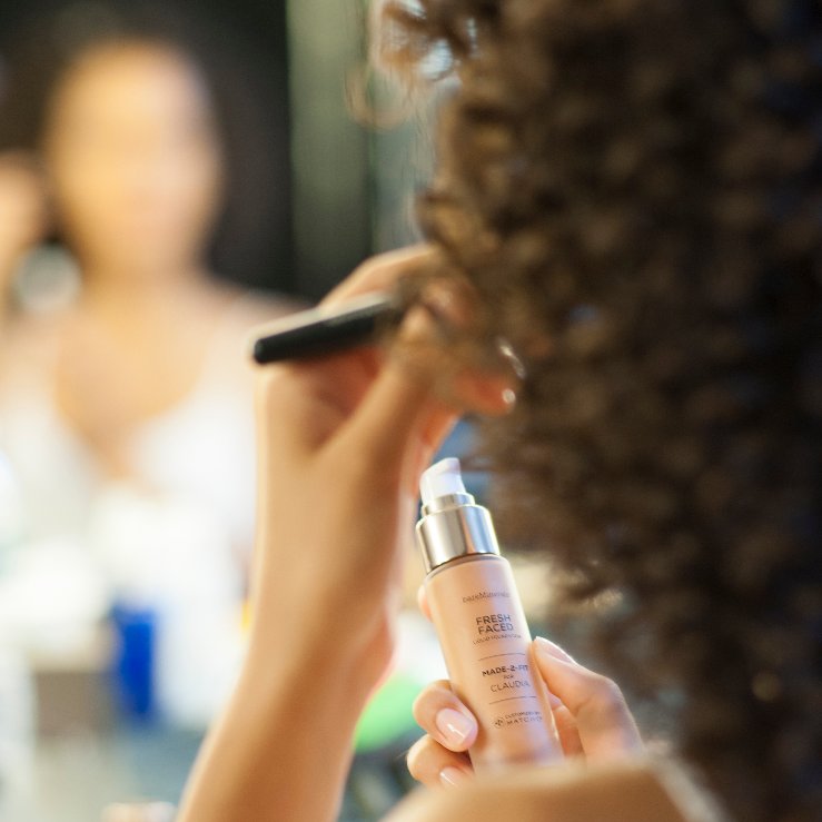 bareMinerals's tweet photo. Can't seem to find the right foundation shade? Create your own! Download our #Made2Fit Custom Foundation App, available on iOs and Android ๐ #FoundationFriday https://t.co/Ijmr6Otyt6