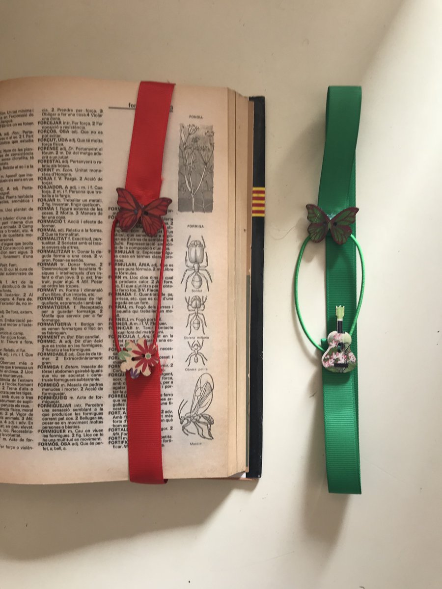 TEBcooperativa's tweet photo. 🌹 Us avancem una petita mostra de les precioses artesanies de #SantJordi que trobareu dilluns a les diferents parades de #TEBamà. Us hi esperem!! #PotenciemCapacitats https://t.co/o3P2Y62OWd