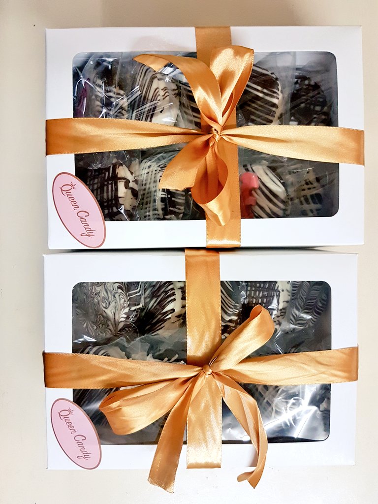 QueenCandy_py's tweet photo. Una de las opciones más lindas para el día del maestro, cajas personalizadas con 10 alfajores! Tenes la opción de 12 alfajores también😍🎊🎉❤🍫🍩... porque nuestros profes se merecen un detalle de dulzura por tanto amor brindado🎉🎊😍🍫❤ #queencandy #hechoconmuchoamor https://t.co/gWjNNr4ecq