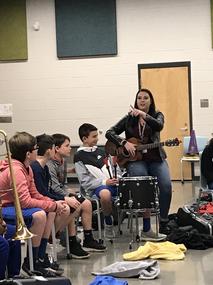 mrscarteesclass's tweet photo. Mrs. Mears is bringing her music passion into the learning context and the kids are loving it! #CMSSPICE https://t.co/IKL4Z8Ed0n