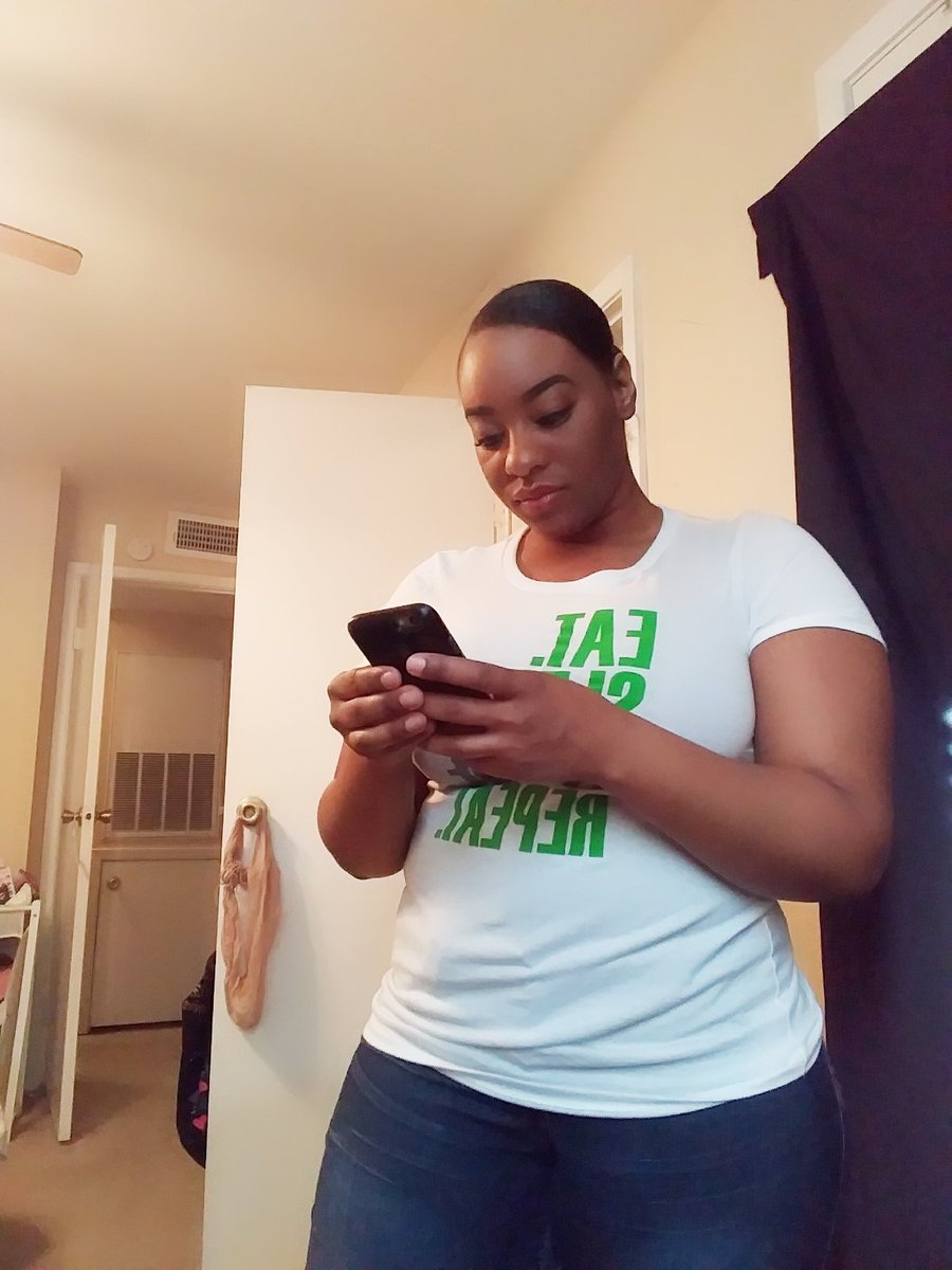ComplicateDove's tweet photo. When you love what you do Its not a job but a lifestyle!! @FineWomenFriday #FineWomenFriday #FinerFriday #MaryKay #ForexTrader #TeamPhreeze #TradeLife #EatSleepTrade π±πΈπΉπ°π·πΆπ΄π΄ https://t.co/fnuxnacPF4