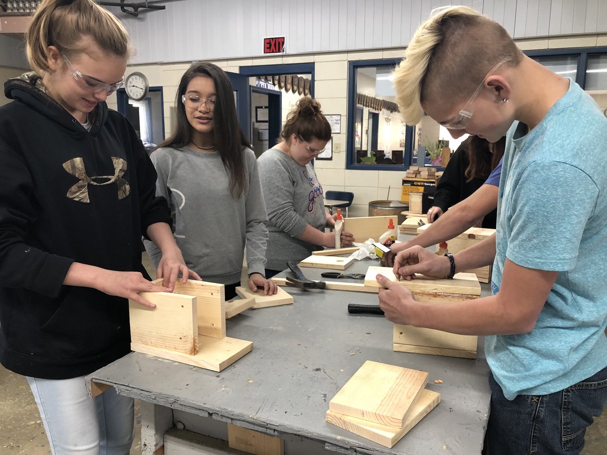 8th grade agri classes &amp; birdhouses <a href="/MHJuniorHigh/">MHJH</a> <a href="/MH_FFA/">Mtn Home FFA</a>