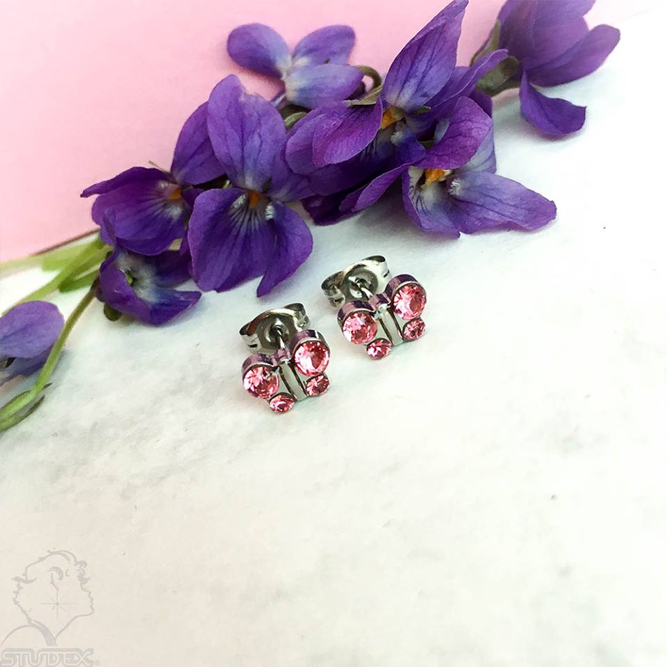 StudexHungary's tweet photo. Tavasz, Virágok, Pillangók, 🦋🌼🌞
#spring #flower #butterfly #studex #earpiercing #fülbevaló #pink #purple #SensitiveByStudex #érzékenyfülek #füllyukasztás #hétvége #weekendvibes #springvibes #system75 #fülbevaló https://t.co/GHbmt2zk1Q https://t.co/nhCvrUiSMp
