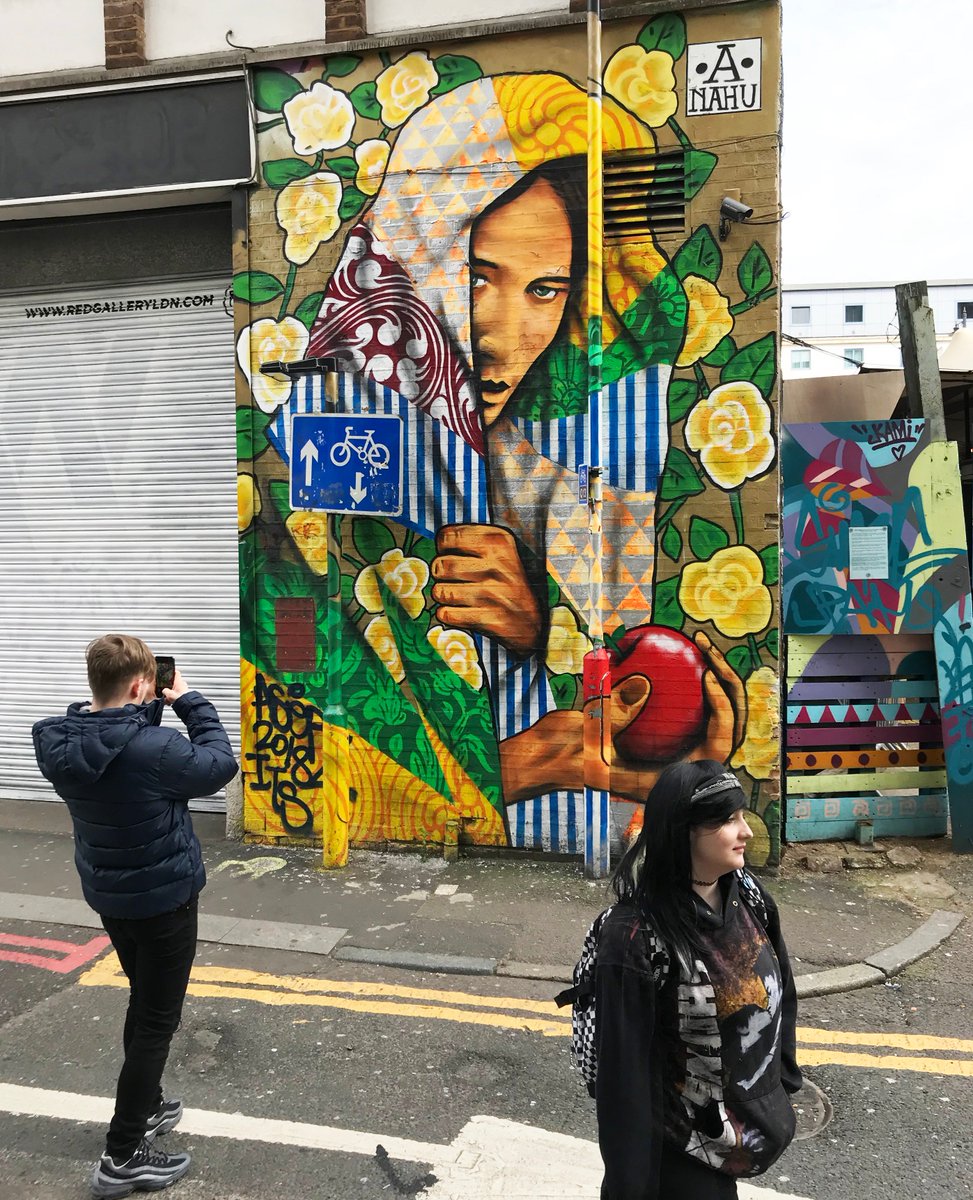 wiganleighcol's tweet photo. Foundation Degree Creative Industries students visited London for a 3 day residential where they visited multi-award winning design agency @rosedesignuk learning about their ethos and the studio of @pentagram - the worlds biggest design agency to gain insight #GraphicDesign #trip https://t.co/pluc1uW7UA