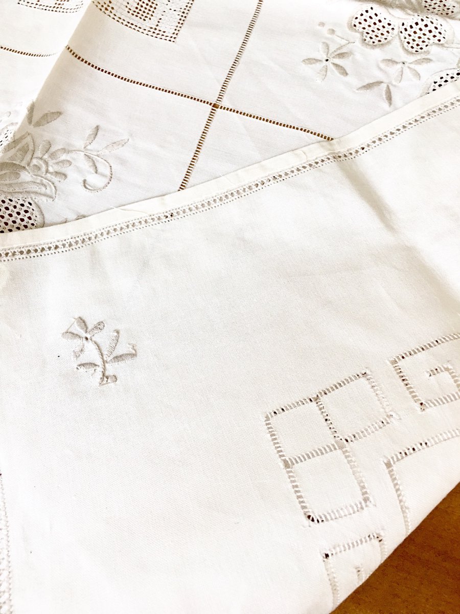 jarmgirl's tweet photo. Lovely new addition to my #etsy shop: Vintage French Linen Punchwork Tablecloth And Napkins Set Hand Embroidered Lacework Table Linens Small Card Table Size Table Cover Deadstock https://t.co/HjbHgEzYTY #embroidered #filetlace #linen #punchwork #tablecloth #french https://t.co/YoEp58lGk4