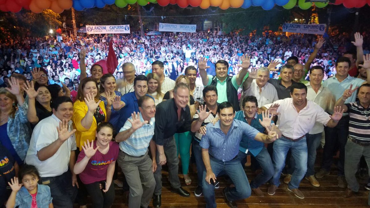 BlasBarrios's tweet photo. Anoche se realizo el cierre de campaña multitudinaria en San Ignacio Misiones con #AsaGOBERNADOR #CapurroDIPUTADO #Lista5 @FSilvaFacetti @blaslanzoni #Lista2 #PLRA @InfoAzulPy https://t.co/0aqqOgEWMF
