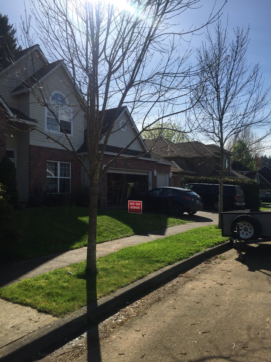DavidBakerWL's tweet photo. It is going to take a team effort to defeat this bond. Placing a sign in your yard will help alert your neighbors that there is a vote soon and that it is important to learn more about Measure 3-527 and vote accordingly. Contact me to get a sign. Let’s do this #westlinn! https://t.co/6gB5L96Uuf