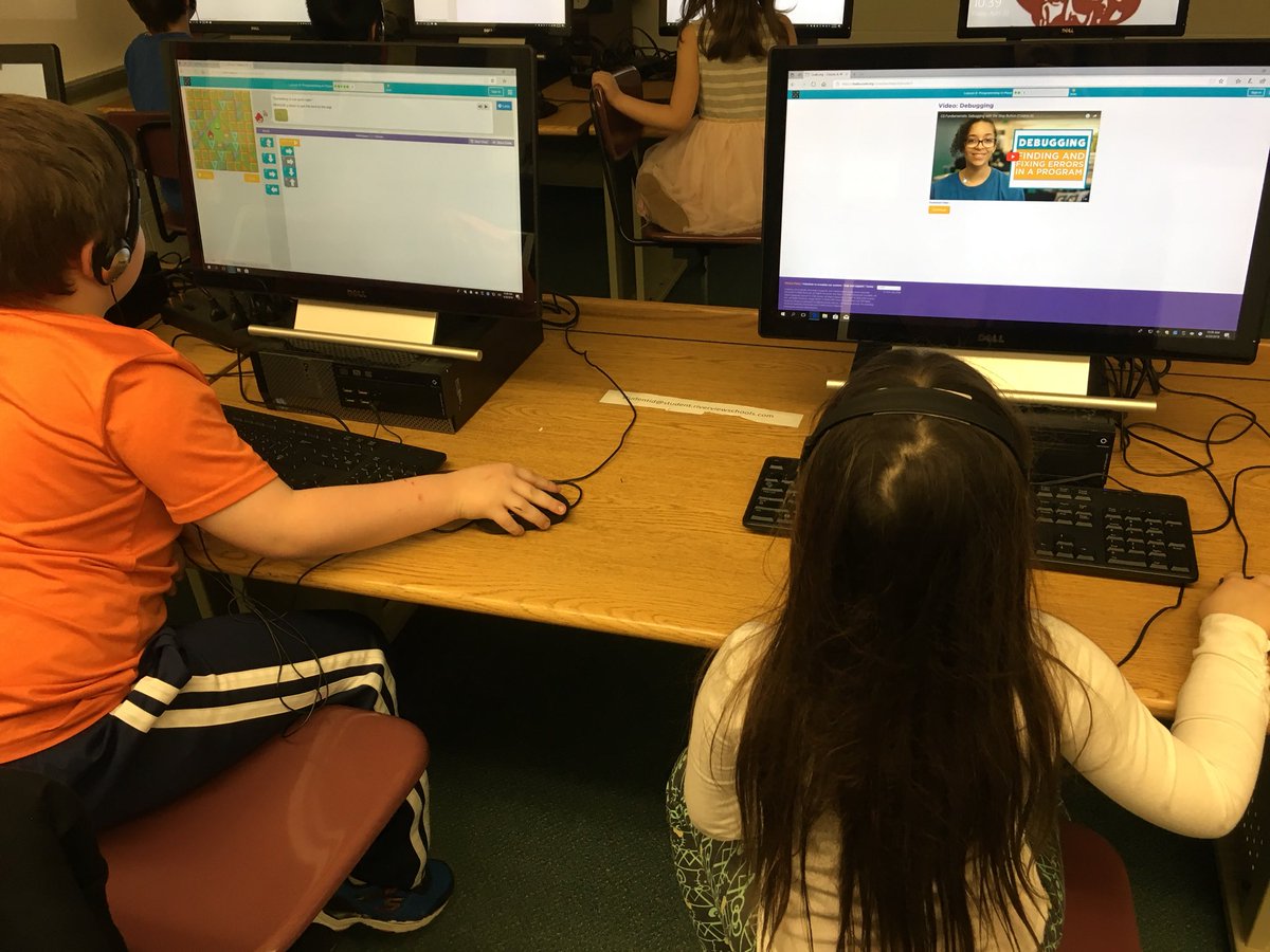 KanekoAmy's tweet photo. These 1st graders are surprising me with their coding skills! @MemorialElemen #rcsdpirates https://t.co/pThgzcvKum