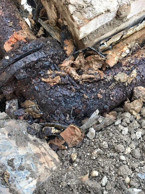 CleanHeatLondon's tweet photo. Well, that would explain the leaking. Damaged pipework right the way through! #HVAC @CleanHeatLondon https://t.co/VWzK8ukBUo
