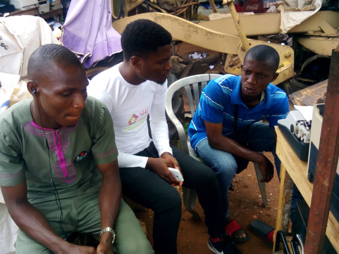 In commemoration of the Global Youth Service Day, SI4DEV Ibadan today spoke with youths on their vision, skills and citizenship involvement.
#Youth2Youth
#HaveAVision
#GYSD
#IbadanNigeria
@YSA @si4dev @akoeyoo