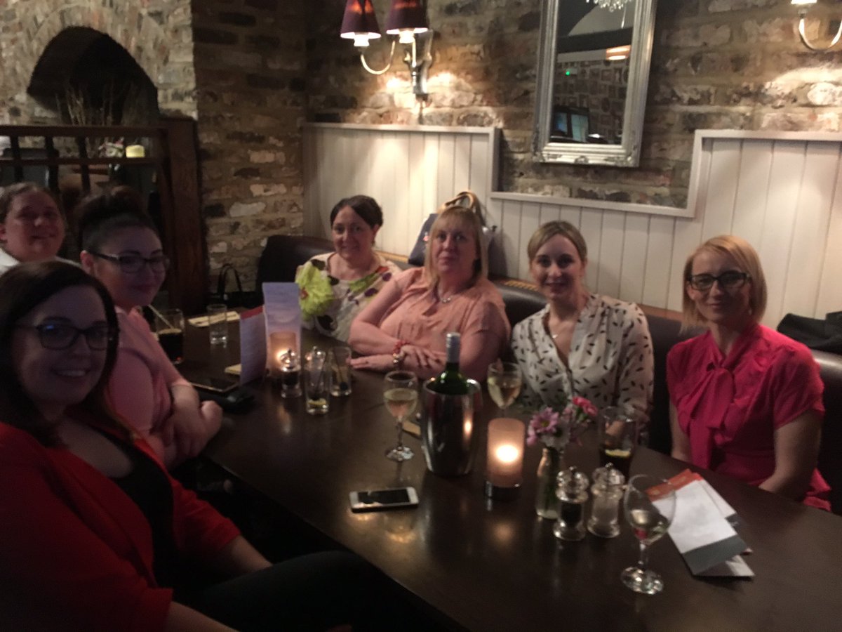 AccorHotelsUKME's tweet photo. Team Dinner with Hospitality Guaranteed @AccorHotelsUKME  @FairmontSt @SarahEwen1 @Thomas_ILEC #eventprofs https://t.co/N6VrICUHwp