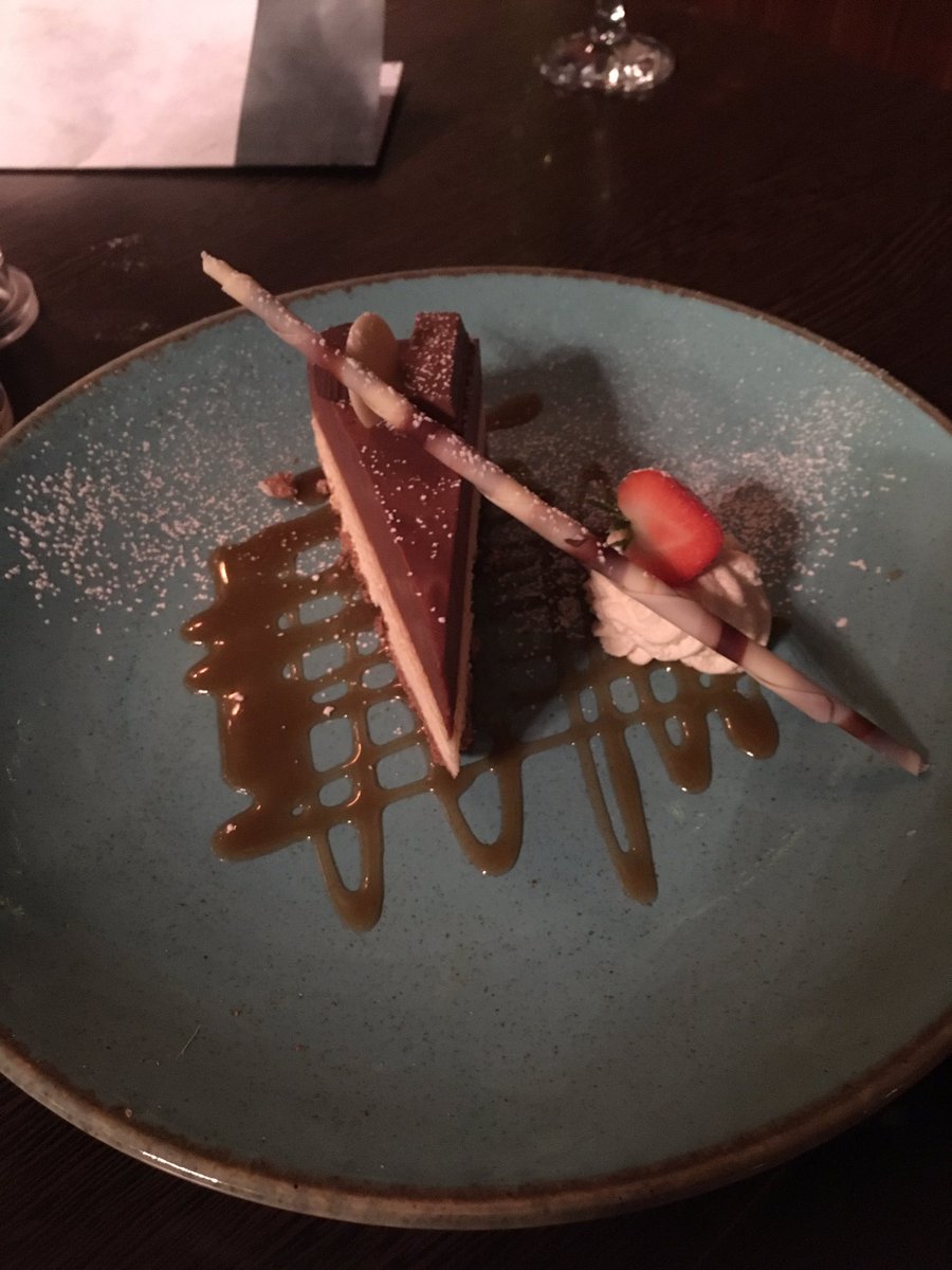 AccorHotelsUKME's tweet photo. Team Dinner with Hospitality Guaranteed @AccorHotelsUKME  @FairmontSt @SarahEwen1 @Thomas_ILEC #eventprofs https://t.co/N6VrICUHwp