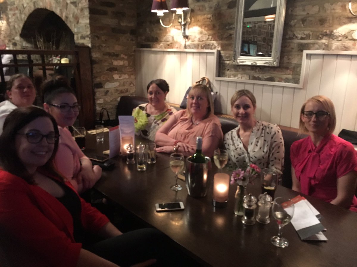 AccorHotelsUKME's tweet photo. Team Dinner with Hospitality Guaranteed @AccorHotelsUKME  @FairmontSt @SarahEwen1 @Thomas_ILEC #eventprofs https://t.co/N6VrICUHwp