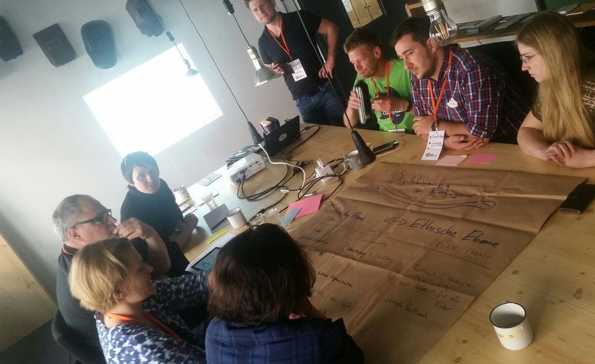 miss0schnuck's tweet photo. Session von @WorldCitizenSCH: Digitalisierung und Führung im Engagement - Diskussion zu technischen und ethischen Aspekten #otc18 https://t.co/bUJYQKzCJp