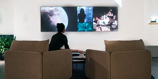 SonyGroup_JP's tweet photo. ミラノデザインウィークに“Hidden Senses”を出展。
「NIGHT & DAY」Photo by #HiroakiFukuda
バーチャルな木陰で天気を知らせる窓。人の動きに反応するデジタルアート。10分毎に昼夜が替わる空間に未来の暮らしが満ちています。
#SonyDesign #SonyHiddenSenses #Sony #SonyMilanDesignWeek https://t.co/ZHUgtX5KER